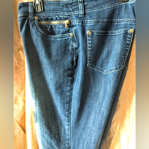 Chico's Denim Cropped Jeans - Gold Zipper Pockets - Picture 10 of 10